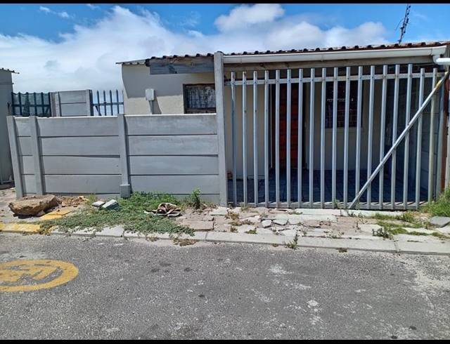 2 BEDROOM HOUSE FOR SALE IN KEWTOWN